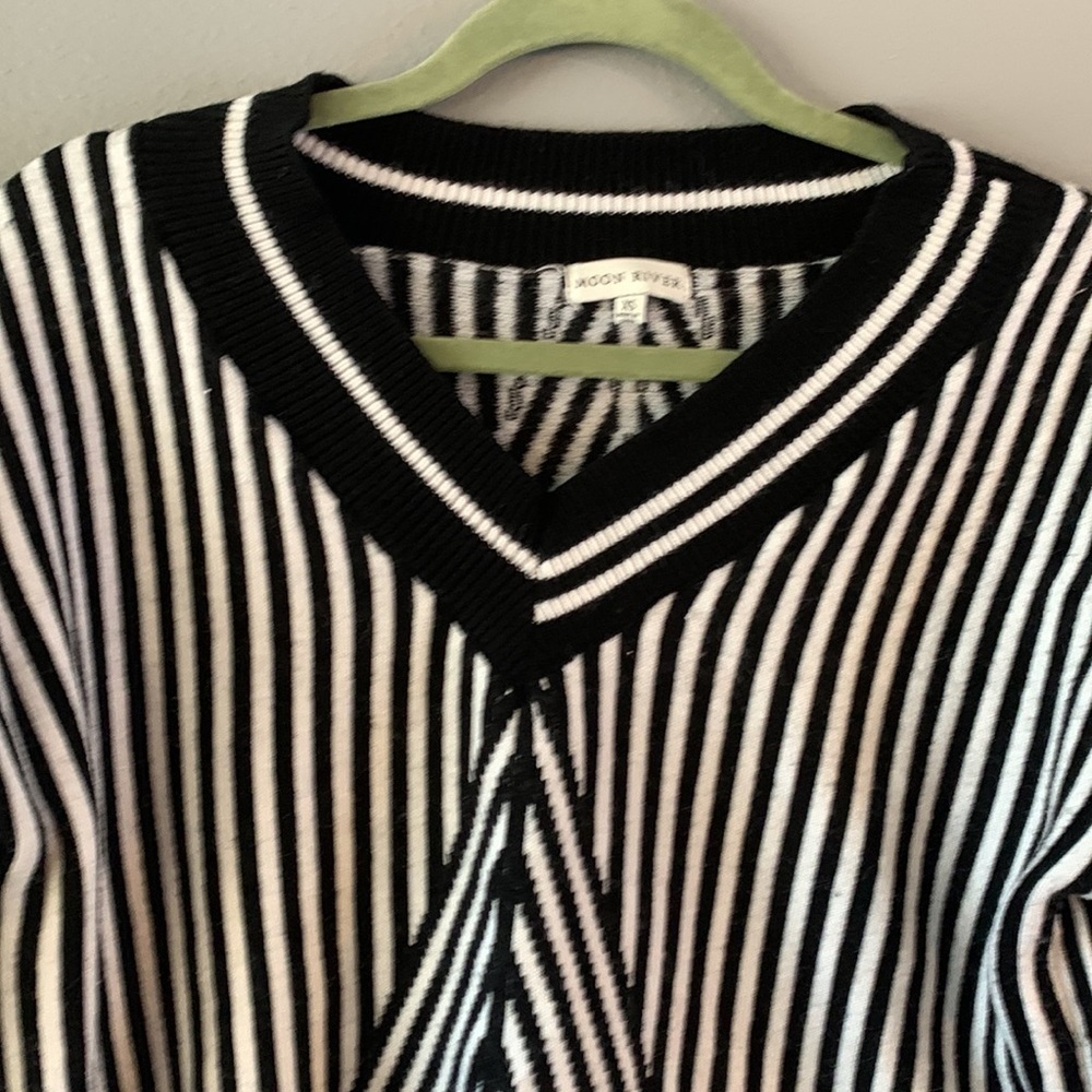Moon River Chevron Black White Striped V Neck Sweater - Picture 4 of 7